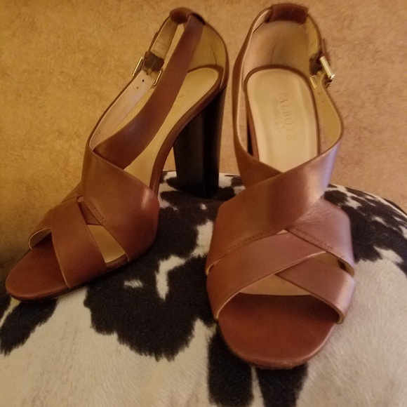 Shoes - Picture 7 of 8